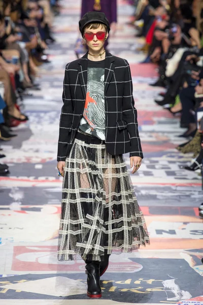 Look 7